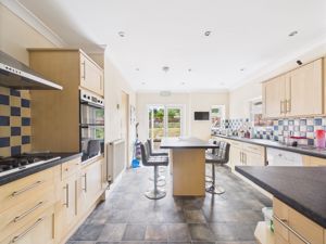 Kitchen/Breakfast room- click for photo gallery